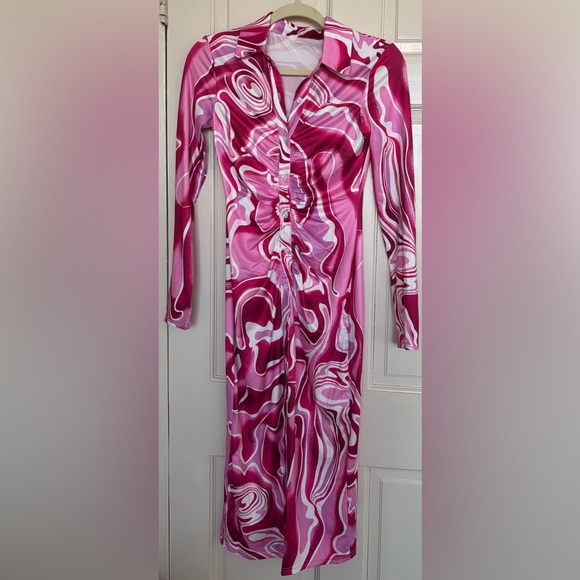 Abstract Swirl Ruched Pink Dresss - Picture 2 of 3